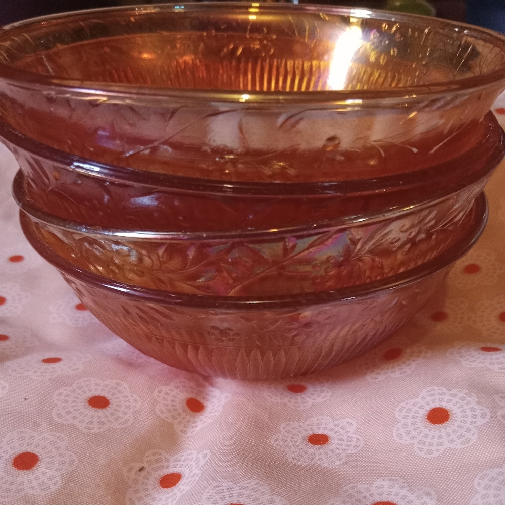 4 small vintage bowls